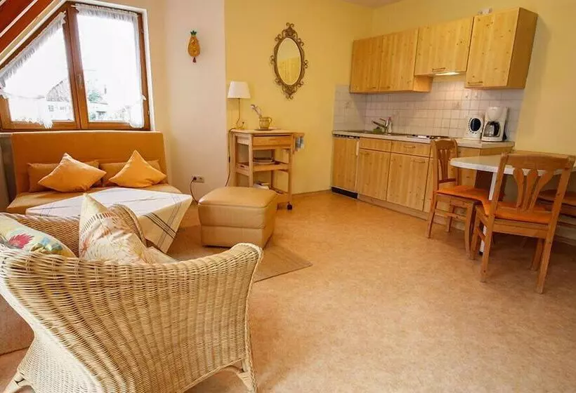 Hotelli Gästehaus Merk Merk Gbr