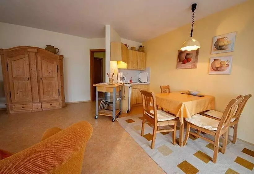 Hotelli Gästehaus Merk Merk Gbr