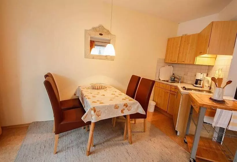 Hotelli Gästehaus Merk Merk Gbr