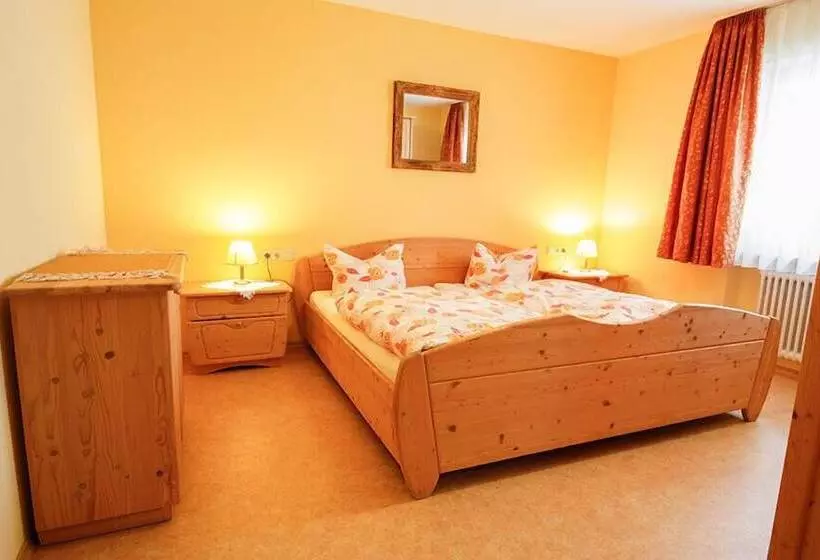 Hotelli Gästehaus Merk Merk Gbr