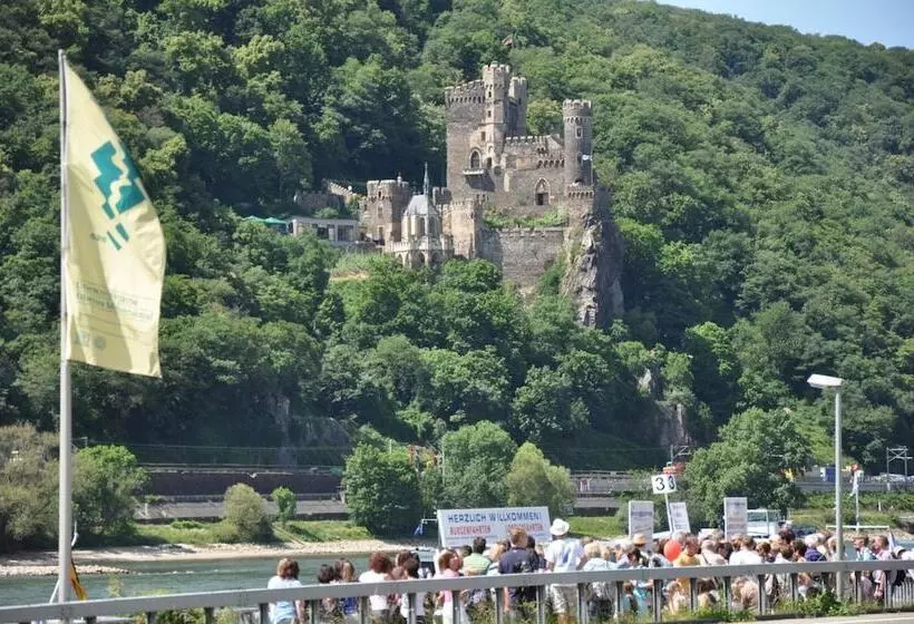 ホテル Gasthof Schuster