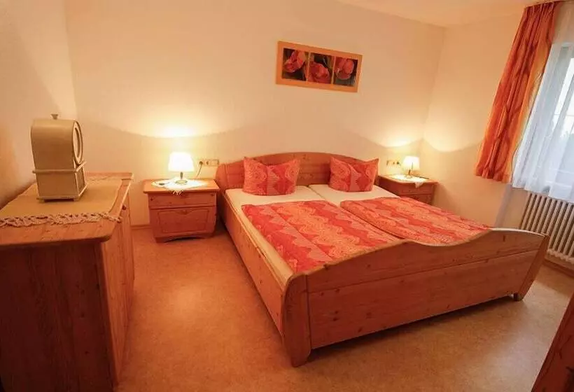 Hotelli Gästehaus Merk Merk Gbr