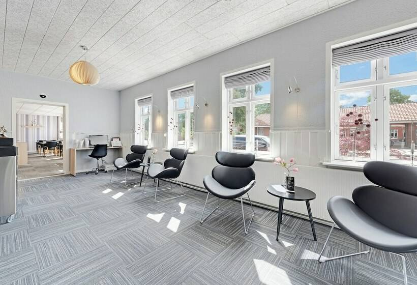 فندق Jernbanegade