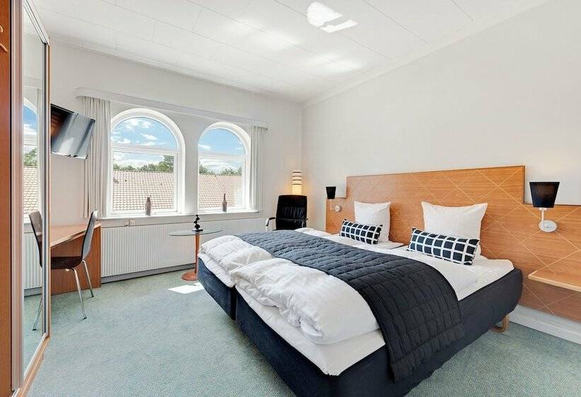 فندق Jernbanegade