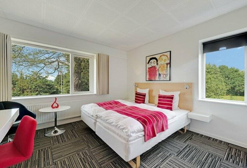 فندق Jernbanegade