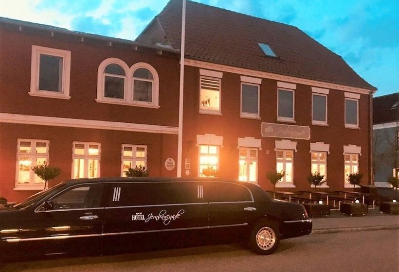 فندق Jernbanegade