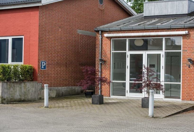 فندق Jernbanegade