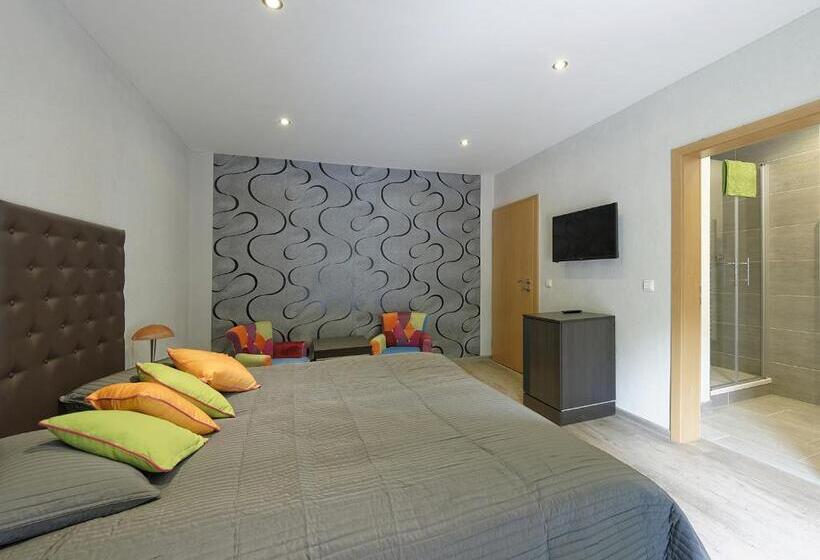 Отель Nella Park