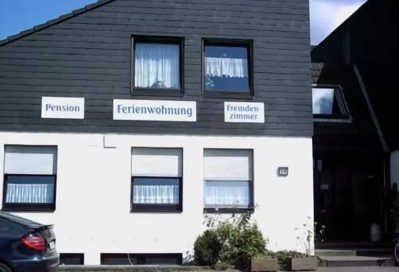 Hotelli Pension Strohm Im Lieth Café