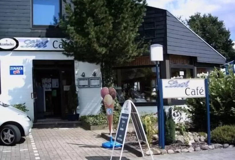 Hotelli Pension Strohm Im Lieth Café