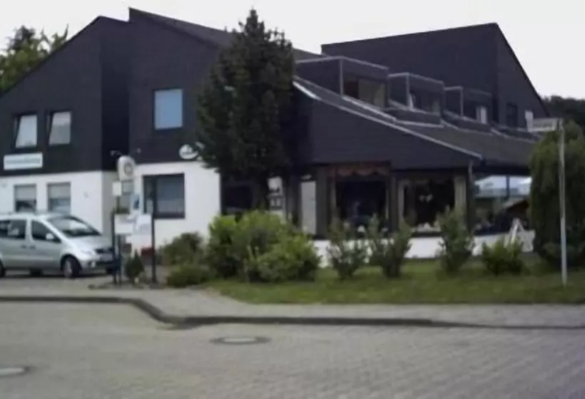 Hotelli Pension Strohm Im Lieth Café