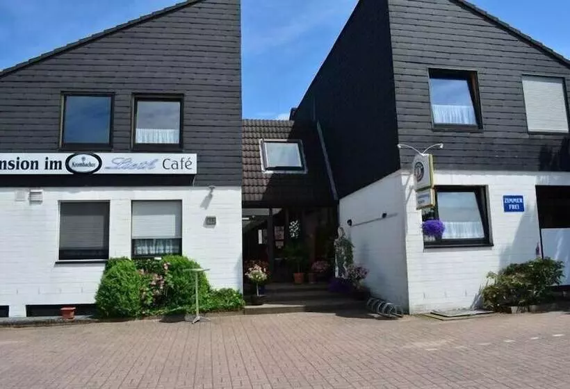 Hotelli Pension Strohm Im Lieth Café