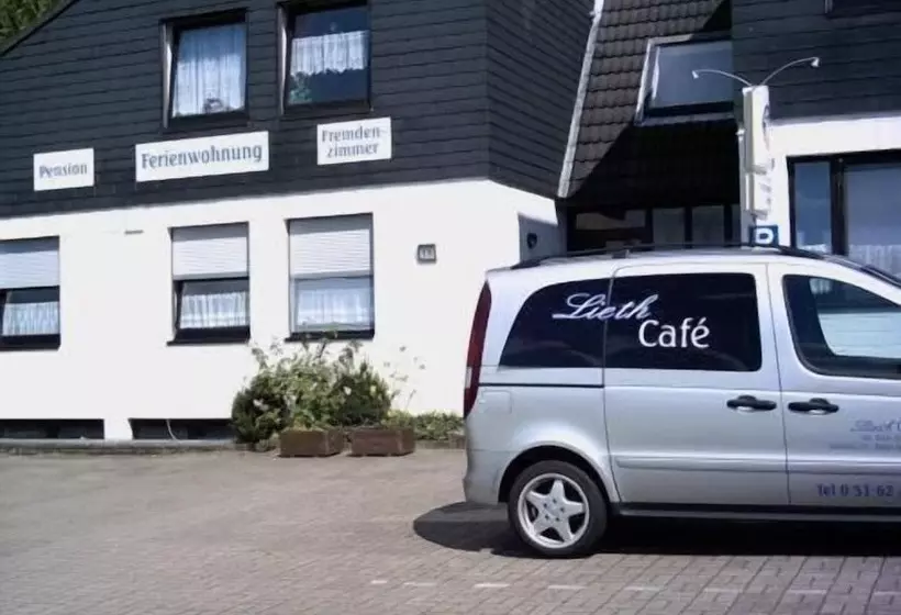 Hotelli Pension Strohm Im Lieth Café