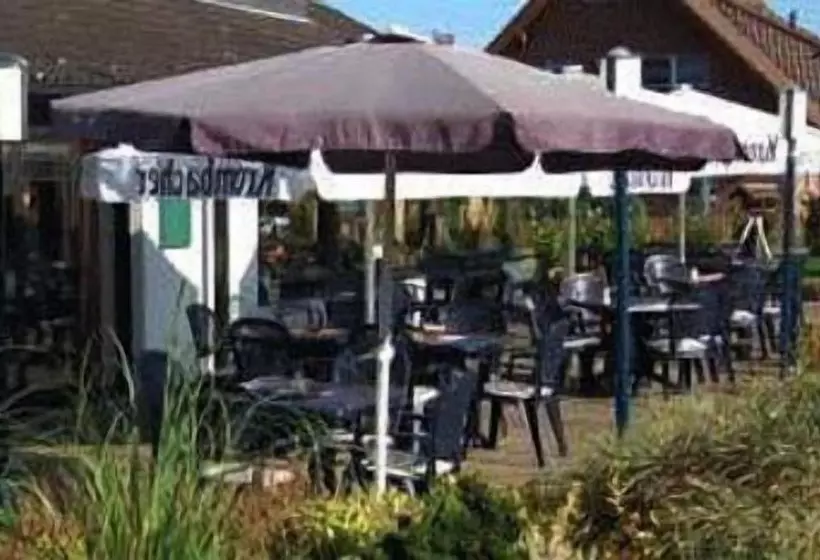 Hotelli Pension Strohm Im Lieth Café