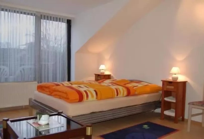 Hotelli Pension Strohm Im Lieth Café