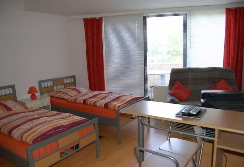 Hotelli Pension Strohm Im Lieth Café