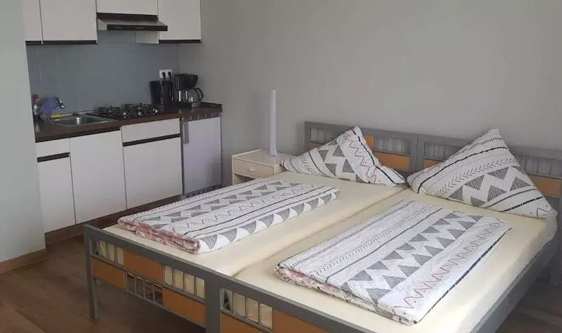 Hotelli Pension Strohm Im Lieth Café