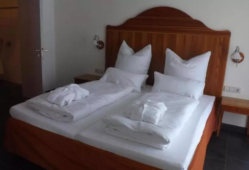 Hotelli Schwarzwald Lodge Rothaus