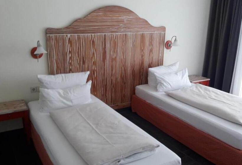 Отель Schwarzwald Lodge Rothaus