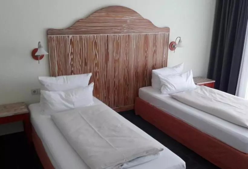 Hotelli Schwarzwald Lodge Rothaus