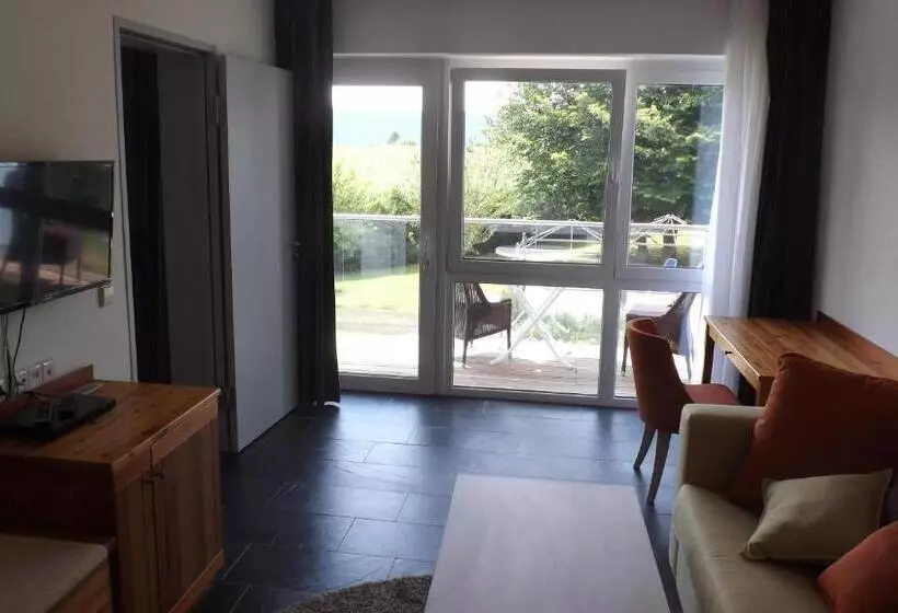 Hotelli Schwarzwald Lodge Rothaus