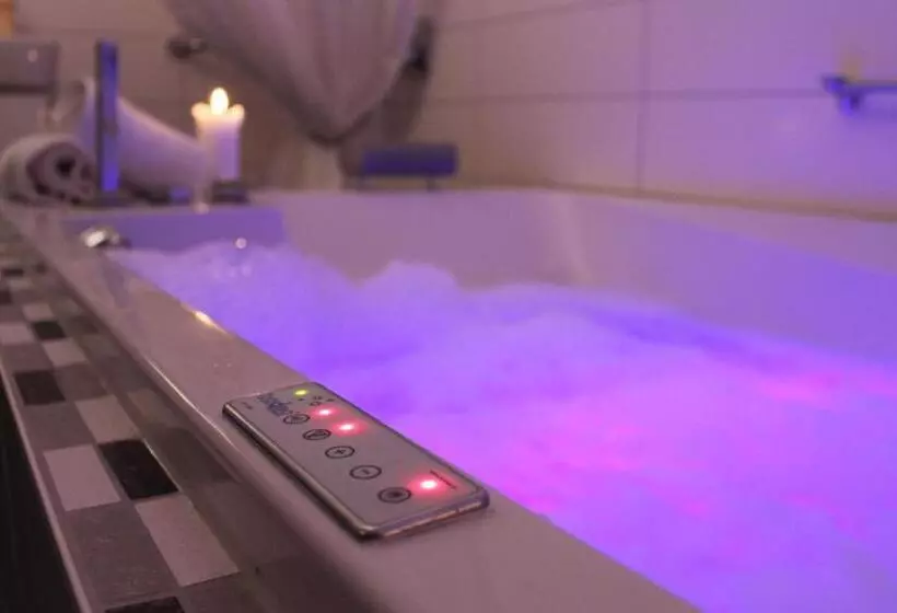 Hotelli Schwarzwald Lodge Rothaus