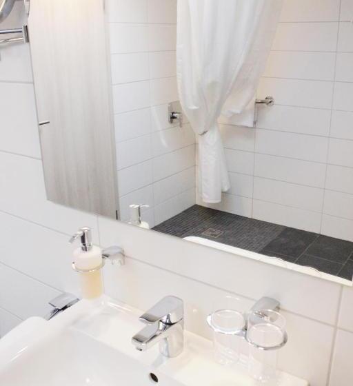 Отель Schwarzwald Lodge Rothaus