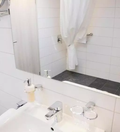 Hotelli Schwarzwald Lodge Rothaus