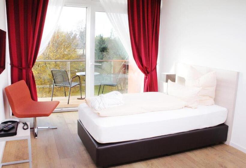 Отель Schwarzwald Lodge Rothaus