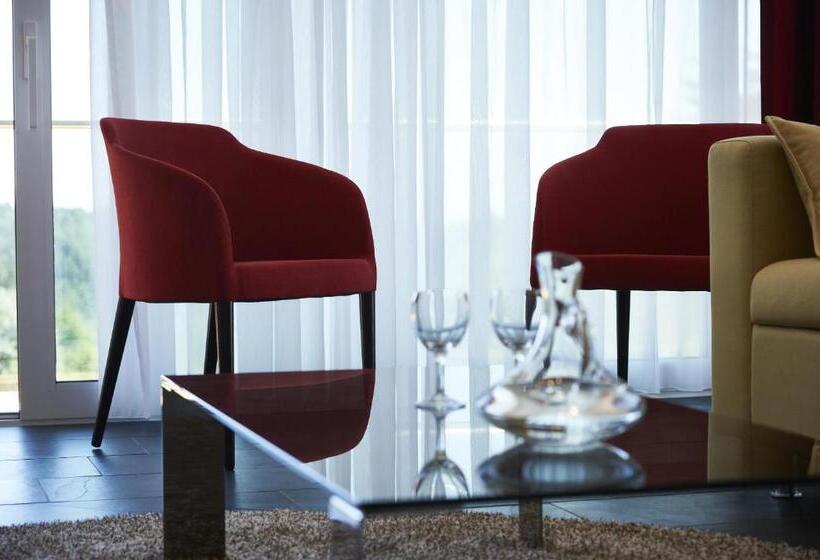 Отель Schwarzwald Lodge Rothaus