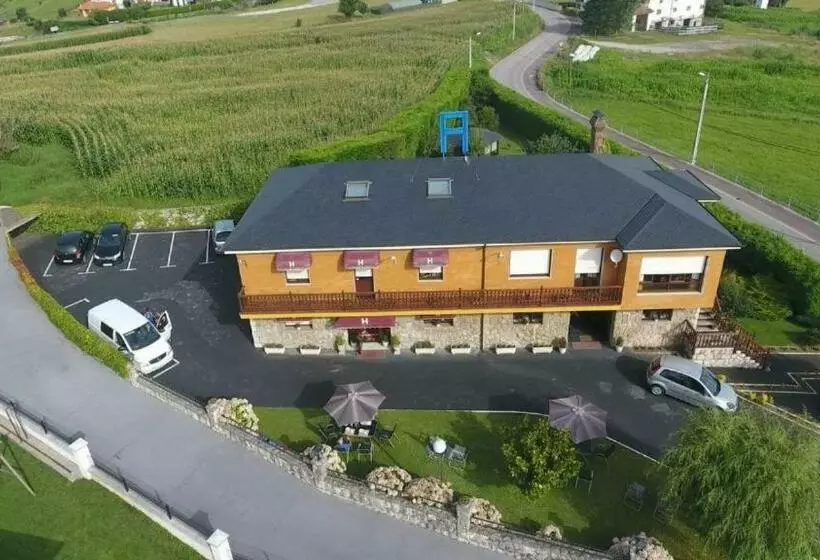 هاستل Hostería Los Sauces