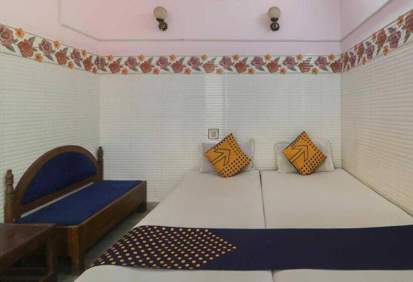 Flagship Hotel Maitry