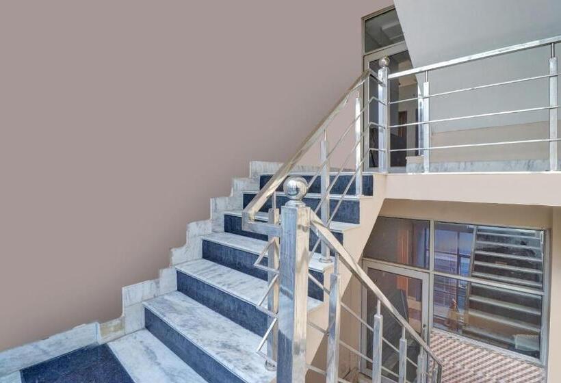 فندق Oyo Flagship 80887  Holiday Inn