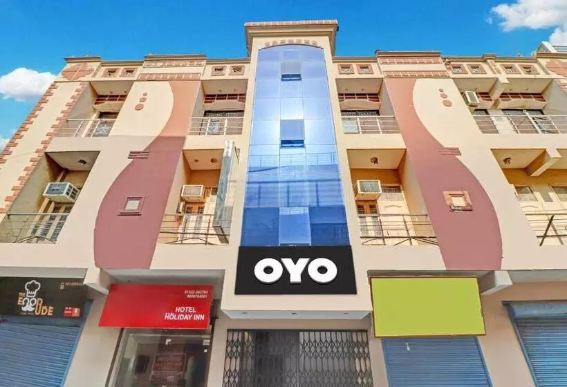 ホテル Oyo Flagship 80887 Holiday Inn