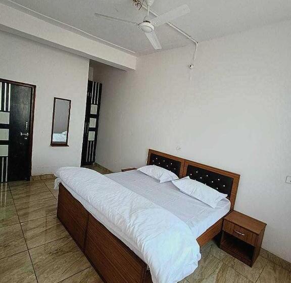 Pop New Hotel Hometown