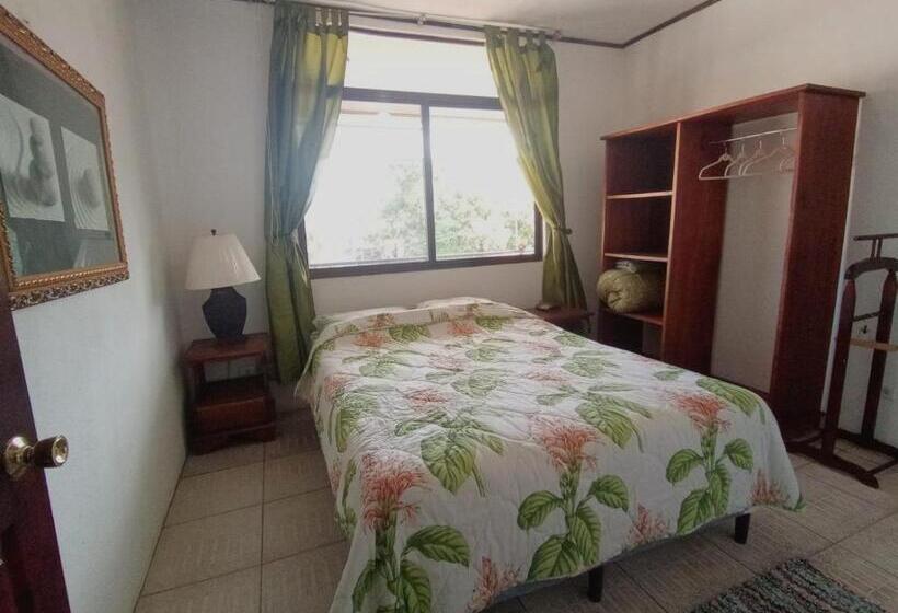 Nirvana Apartament Hostal