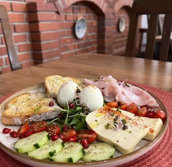 ペンション Hanul Marioarei