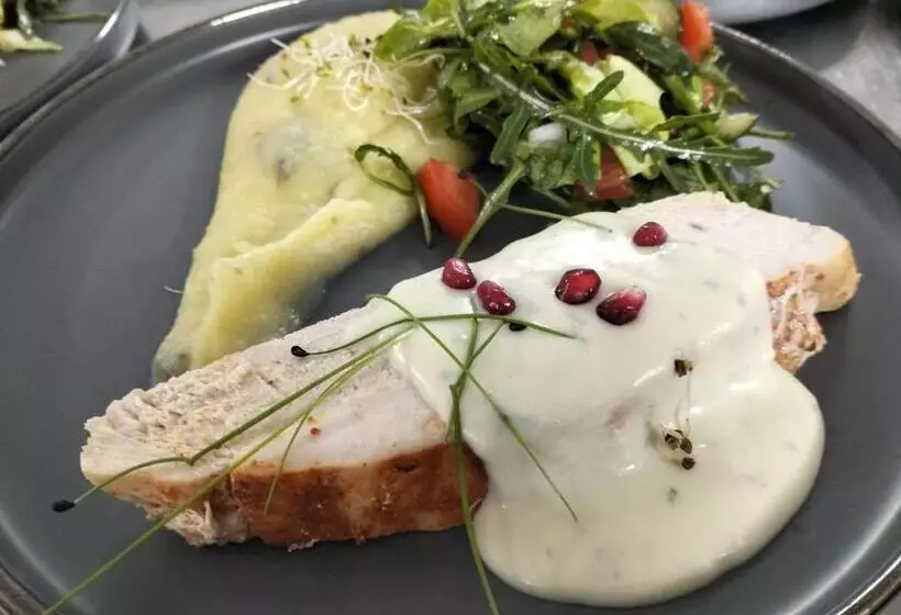 ペンション Hanul Marioarei