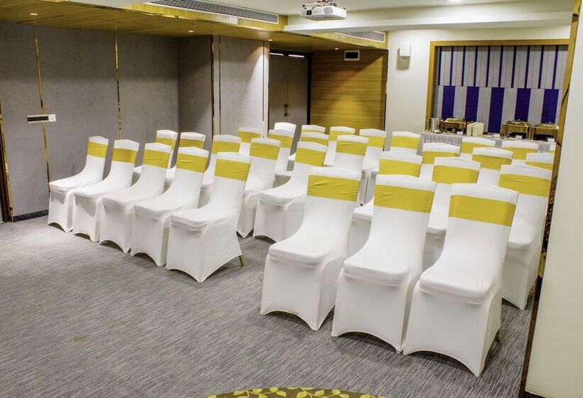 Keys Lite By Lemon Tree Hotels, Vadodara