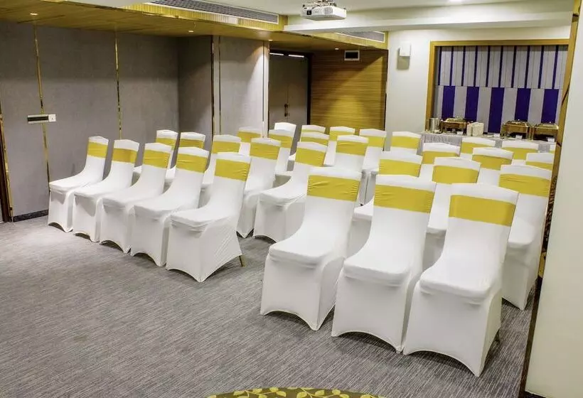 Keys Lite By Lemon Tree Hotels, Vadodara