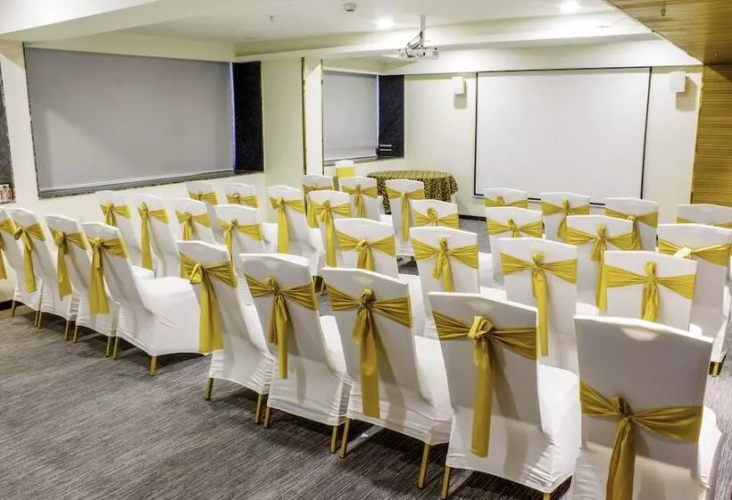 Keys Lite By Lemon Tree Hotels, Vadodara