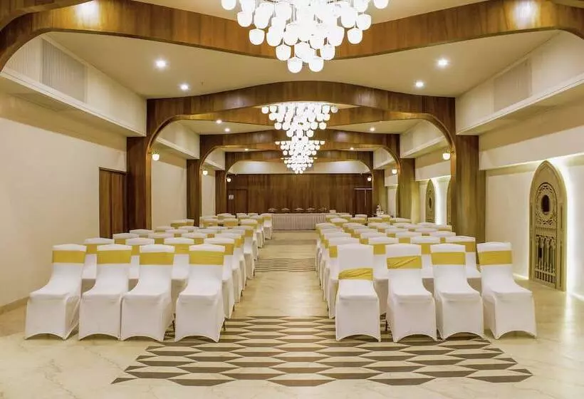 Keys Lite By Lemon Tree Hotels, Vadodara