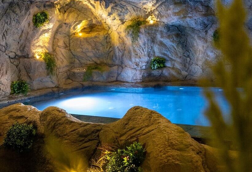 هتل Ushuaia Playa Xemxija Boutique