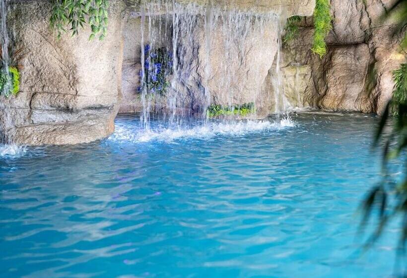 هتل Ushuaia Playa Xemxija Boutique