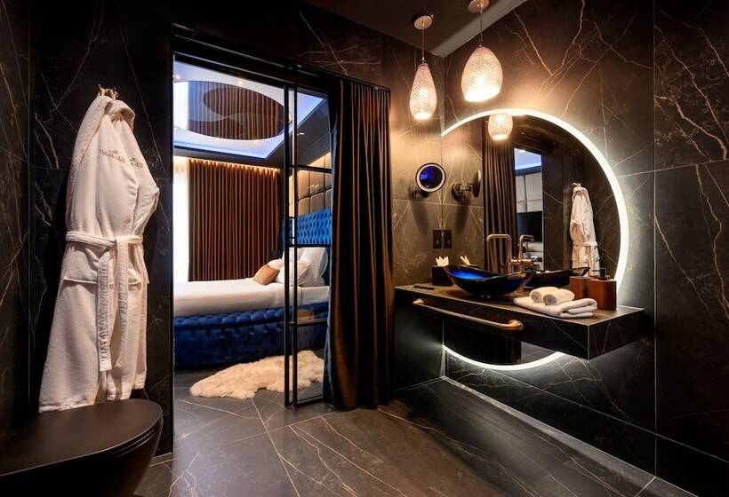 هتل Ushuaia Playa Xemxija Boutique