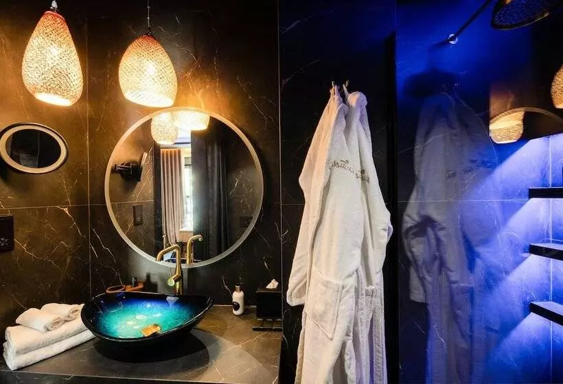 هتل Ushuaia Playa Xemxija Boutique