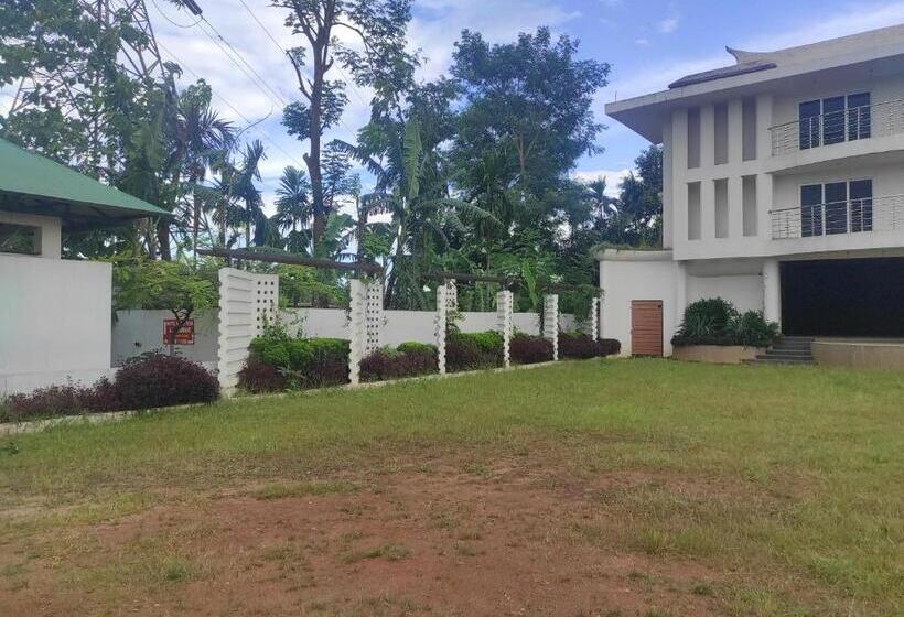 هتل Mayur Gardens