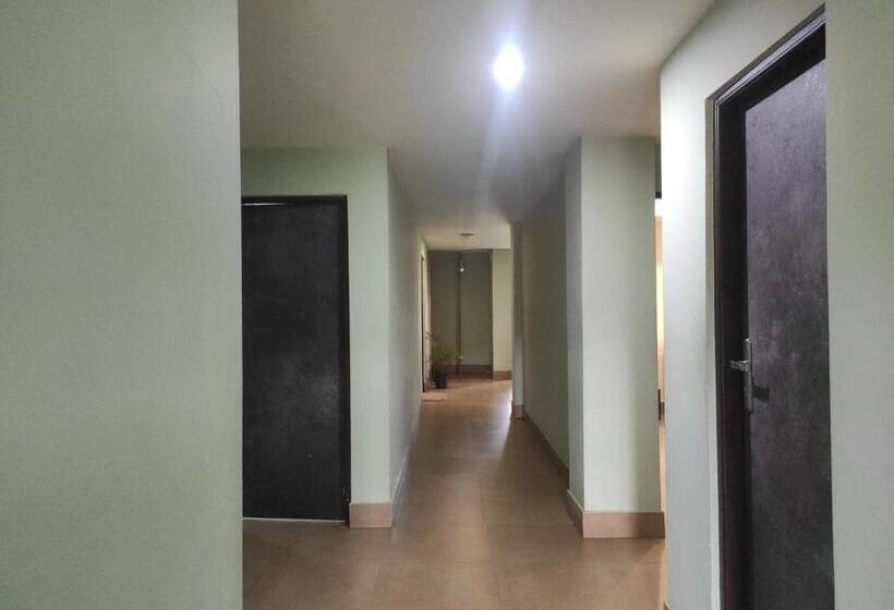 هتل Mayur Gardens