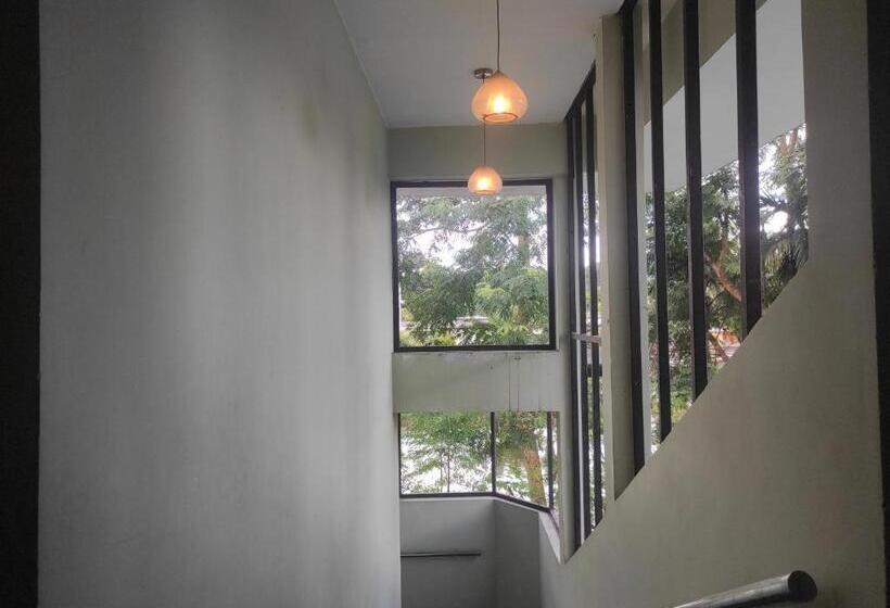 هتل Mayur Gardens