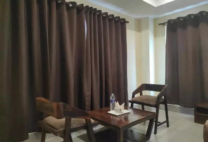 ホテル Mayur Gardens